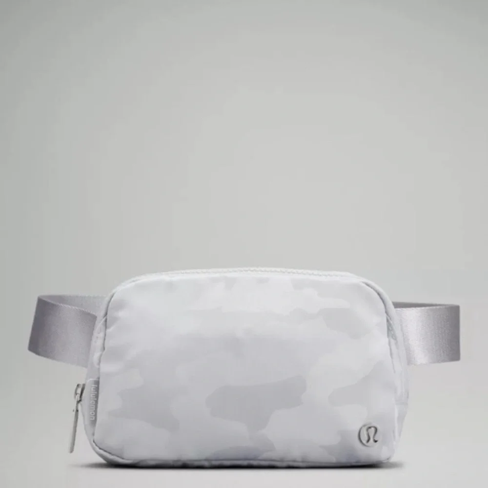 Lululemon Belt Bags x4 🍋 - Picture 5 of 13